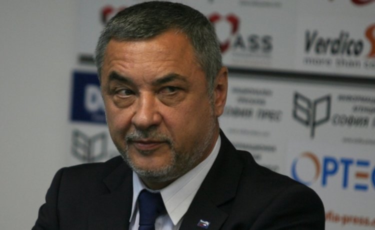 Валери Симеонов заплаши да осъди и Слави Трифонов след Бареков