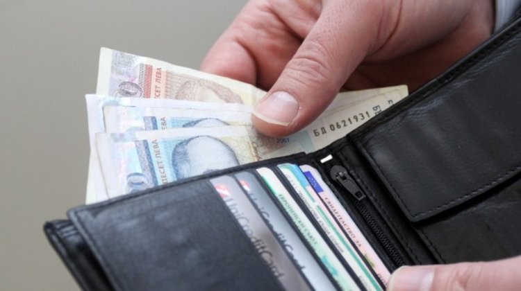 Трети сме отзад напред в страната по средна брутна заплата, заетите също намаляват
