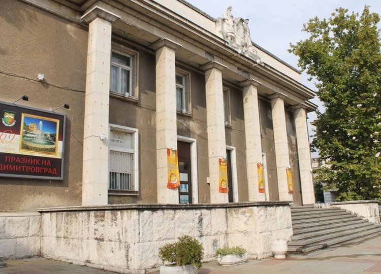 Димитровградски деца свирят на пиано "Пепеляшка" и "Розовата пантера" 