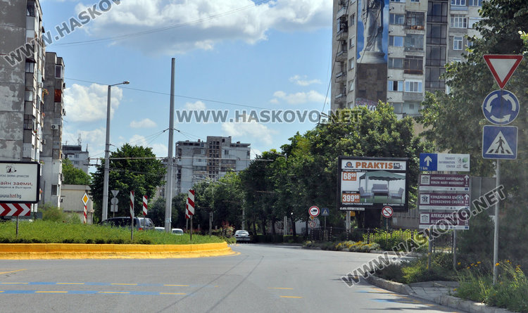 Знак “Спирането забранено” на “Раковски” изчезна. Според общината не го е имало