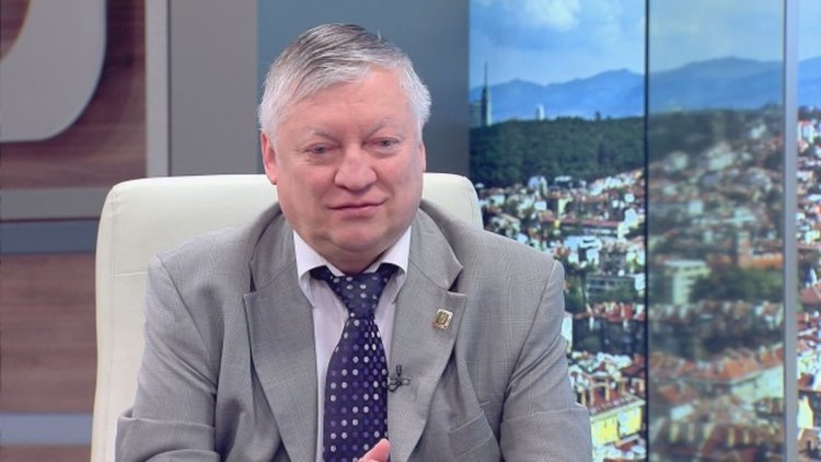 Анатолий Карпов: Кирилицата идва от Византия