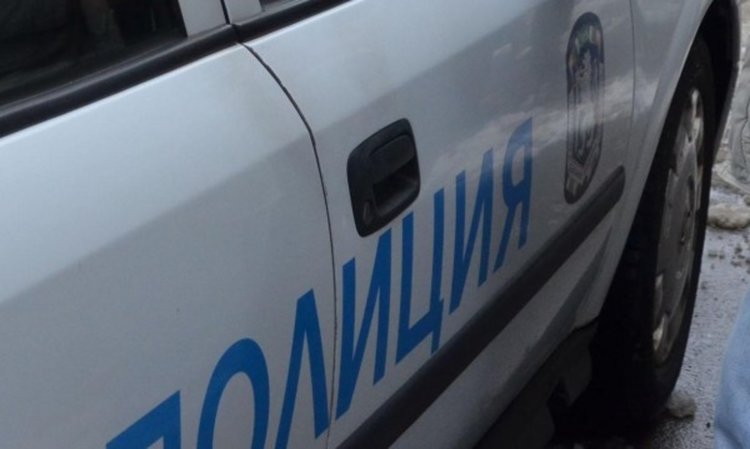 Неизвестен чупи хладилна витрина, по случая е образувано досъдебно производство