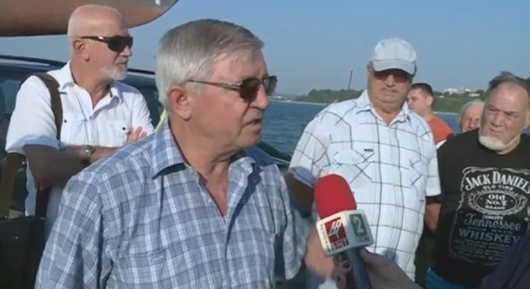 Недоволни рибари протестират заради продадени земи