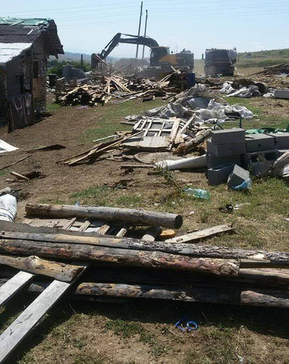 Бутнаха първите незаконни къщи в кв. "Лозница"