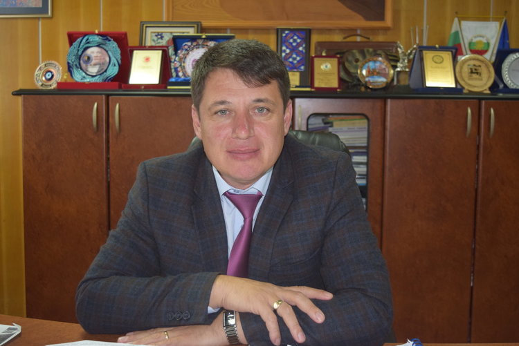 Ръководството на община Ардино декларира доходи,набляга на коли и спестявания