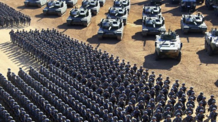 Мощен военен парад в Китай, до последно беше в тайна 