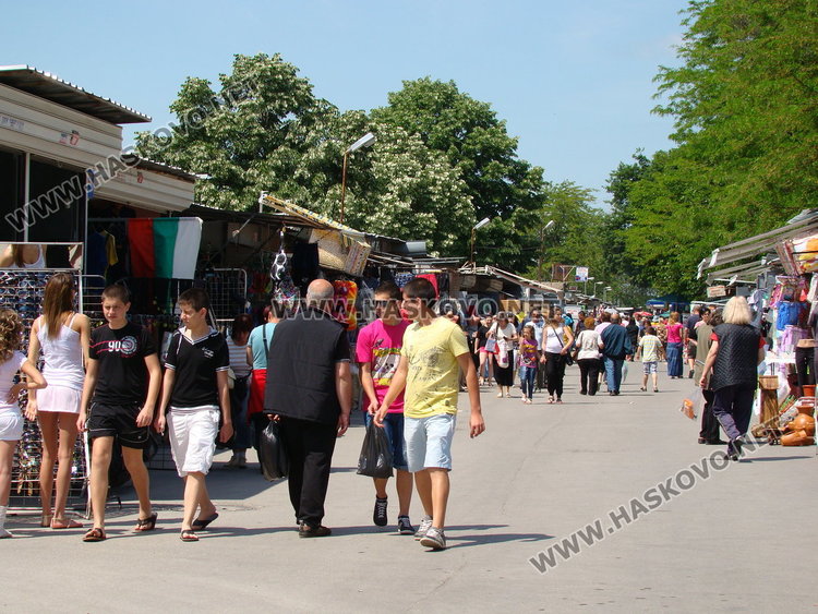 Конфискуваха цигари без бандерол на Неделен пазар