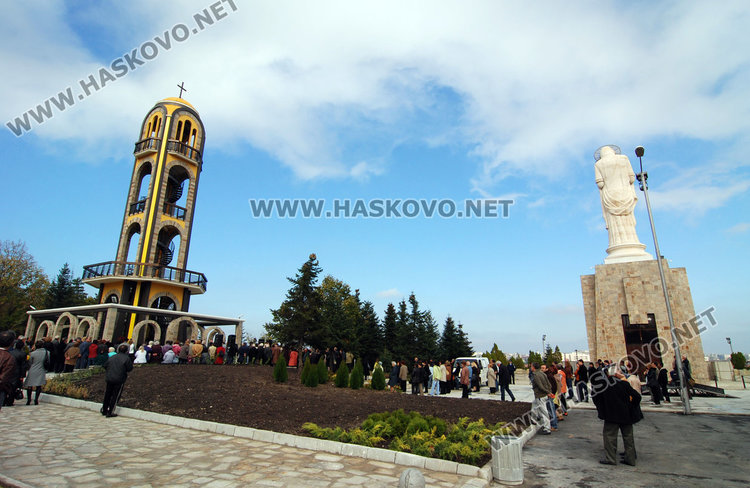 Ремонт затваря камбанарията в Хасково за две седмици