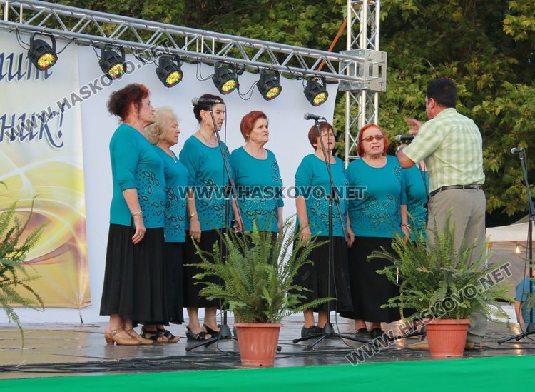 След пенсионерските клубове и читалищата изнасят концерт в парк "Марица" 