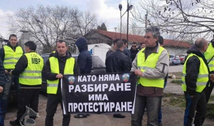 Протестите на полицаите продължават