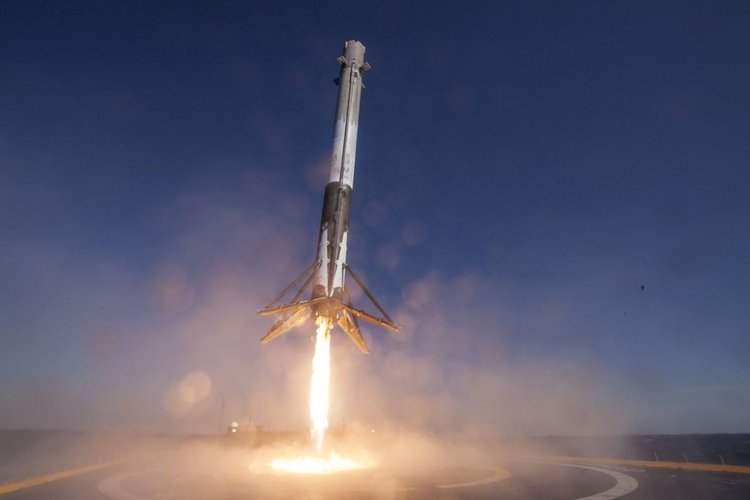  SpaceX показа как не трябва да се приземява ракета (видео)