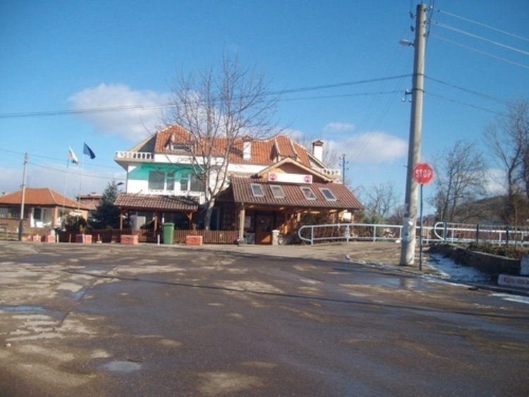 В Искра вода газят, жадни ходят