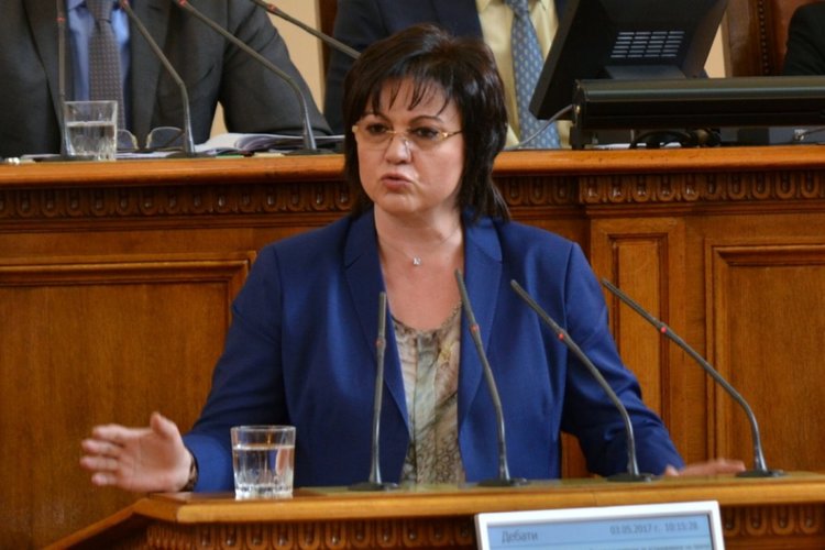 Нинова към Борисов от НС: Днес вашите ви свалят от пиадестала