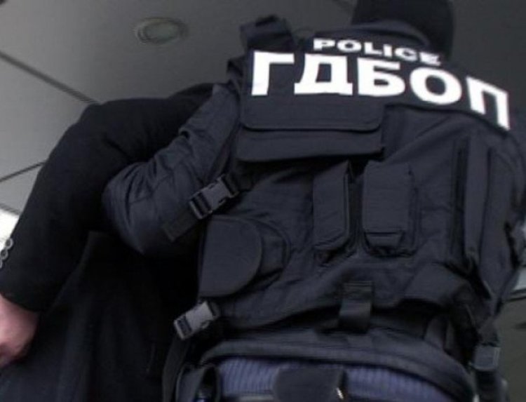 Разбиха престъпни групи  в Бургас за дрога и трафик на хора