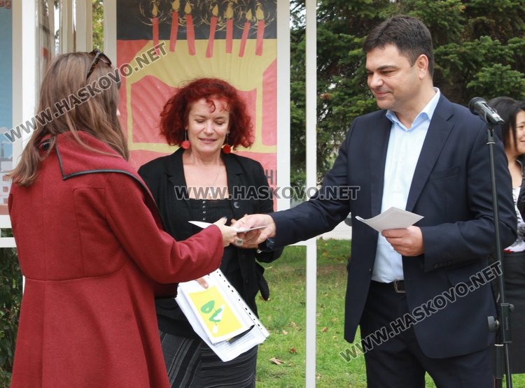 Отличиха авторите на най-добрите плакати в календара на Димитровград