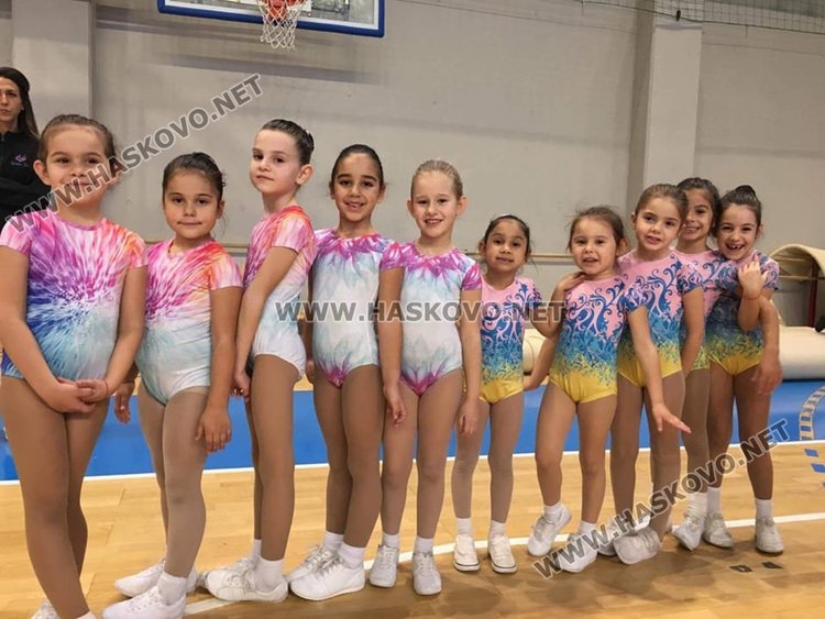  10 златни отличия за най-малките звездни надежди от „Виолена”             