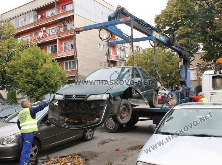 Промениха наредба заради акцията за изоставени коли в Димитровград