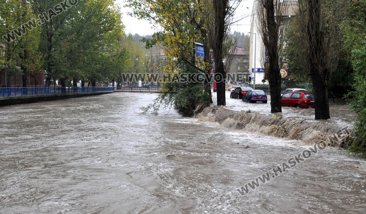 Свикаха областния кризисен щаб заради очакваните бури и и порои