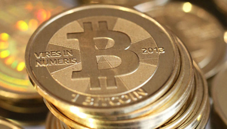 Курсът на биткойн се устреми към 15 000 долара