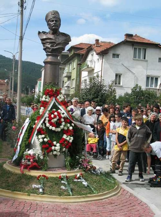 Чепеларе ще привлича туристи с уникално светлинно шоу „Паметта на Чепеларе“