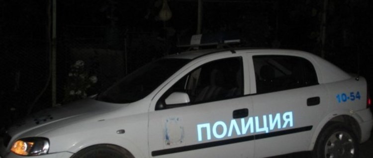 Разбиха магазин за музикални дискове, откраднаха лотарийни билети и пари