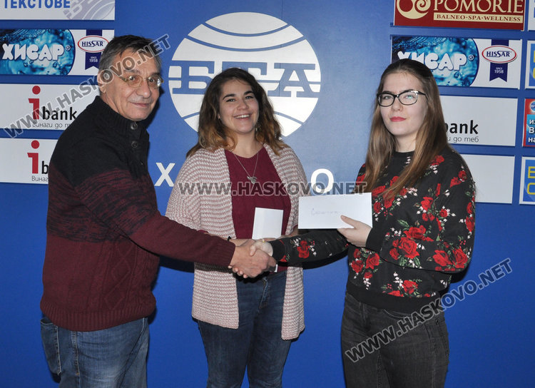 Журналисти подпомогнаха финансово бъдещи колежки