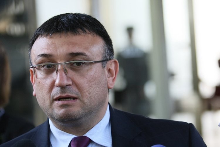 Младен Маринов: Стрелбата по данъчния означава, че някой някъде е натиснат