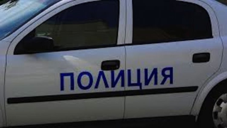 Пияна до козирката 50-годишна жена се заби челно в кола в насрещното, двама пострадаха