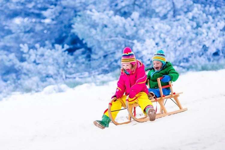 Доктор: Студеното време е здравото време, водете децата навън