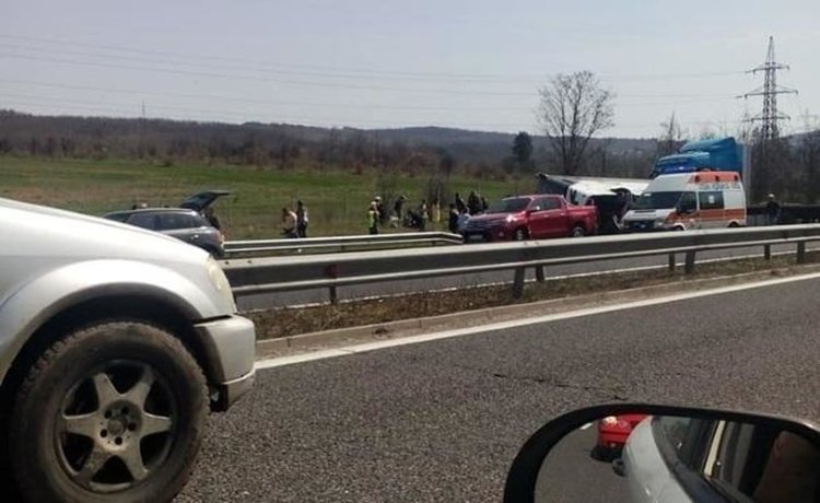 Шофьорката, която удари автобуса на "Тракия" остава в ареста 