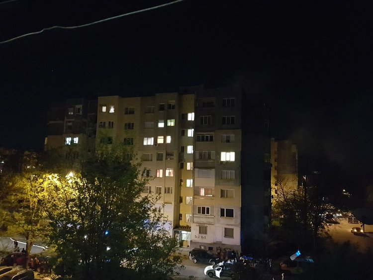 Гасят пожар в жилище на ул."П.Берон"