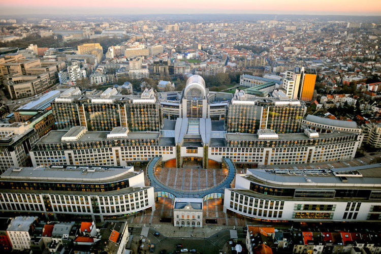 Евродепутатите единодушни за скандала с Facebook