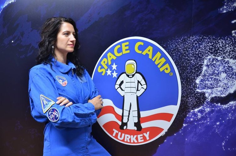 Две деца ще лагеруват в Space Camp с пълни стипендии
