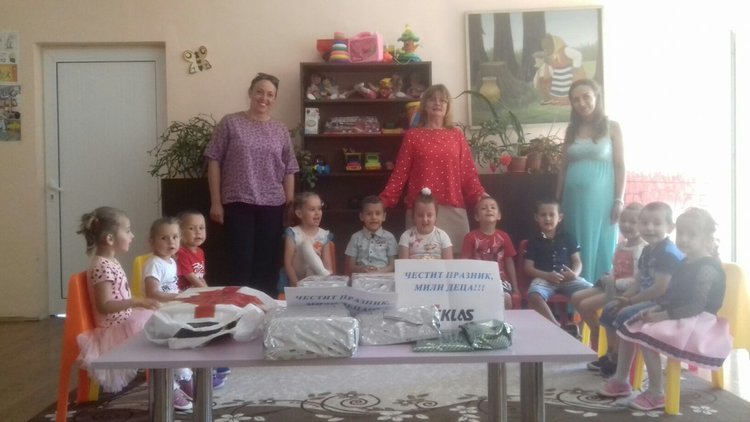 Дарителска кампания в детски гранини на областта започна „Теклас България“