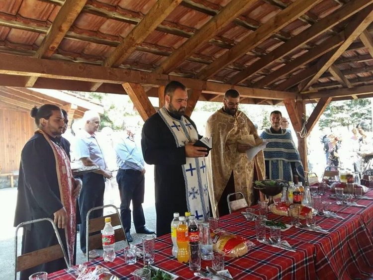 Осветиха ремонтираната църква в Драгойново