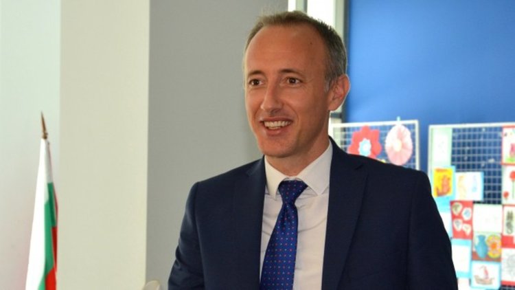 Министър Вълчев: 60 % от учениците в Кърджали ще посрещнат учебната година в чужди училища