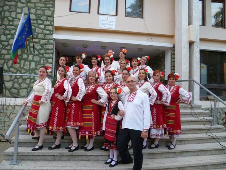 Златен медал за ТК „Пъстро хоро“ от международния фестивал в Неделино