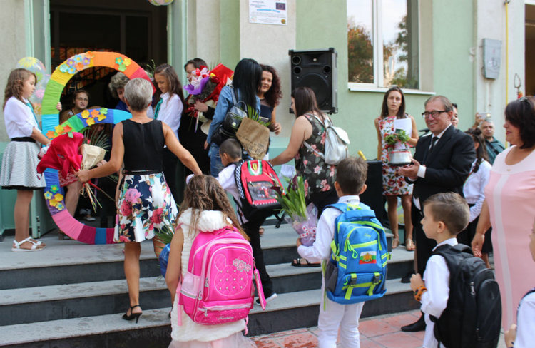 5 000 ученици прекрачиха днес школския праг в Асеновград