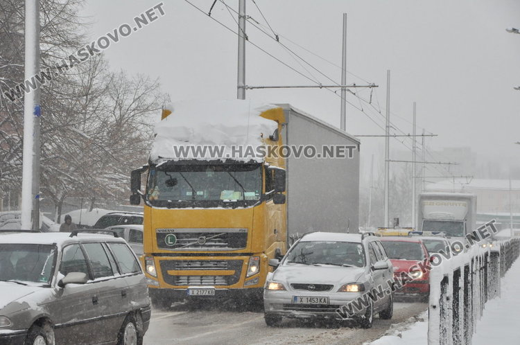 Снеговалеж, вятър и студ в сряда