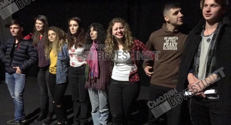 Талантите от Езикова гимназия "Иван Вазов" спечелиха областния кръг от Фестивала на театър на английски