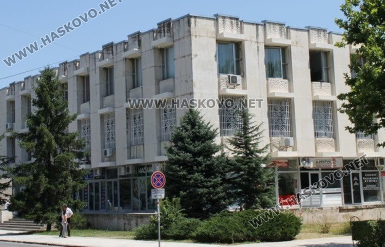 Едва 2 от 140 свободни работни места в Димитровград са за висшисти 