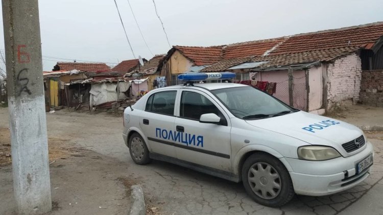Напрежение във Войводиново, ромите се връщат и плашат с бунт