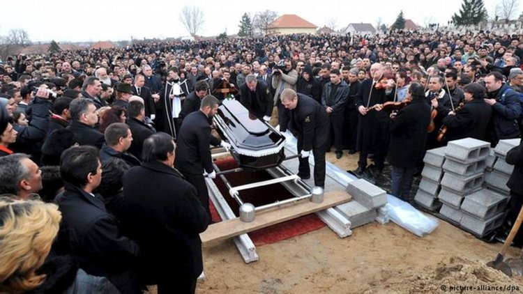 Ромите в Унгария – неинтегрирани, но успешно дисциплинирани