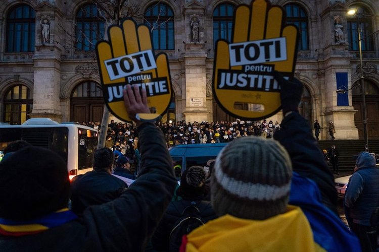 Хиляди румънци на протест срещу правителството