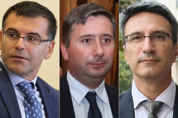 Дянков нервничи в съда, блъска оператор на Канал3 (видео)