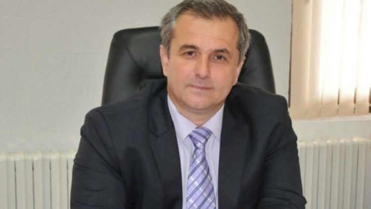 Кметовете на Златица и Созопол превеждали милионите на социално слаби лица