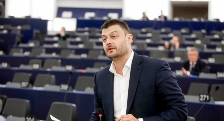 Наш Бареков в общ фронт с Макрон: Реших мача срещу транспортните олигарси