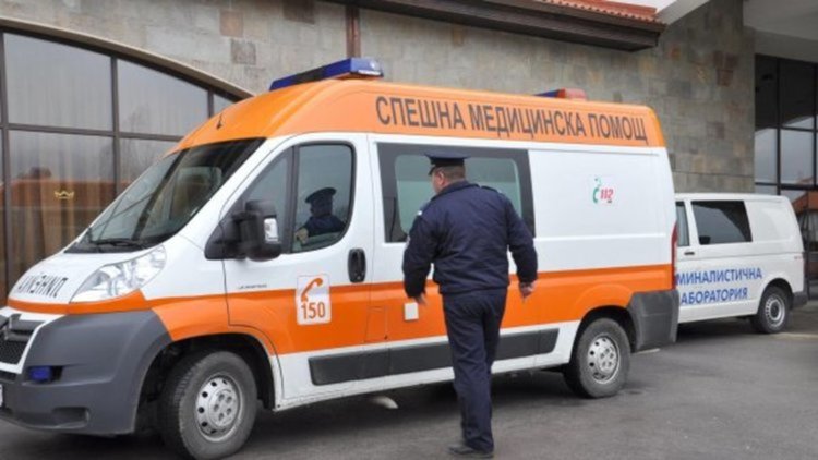 8-годишно момче намушка сестра си в Казанлък