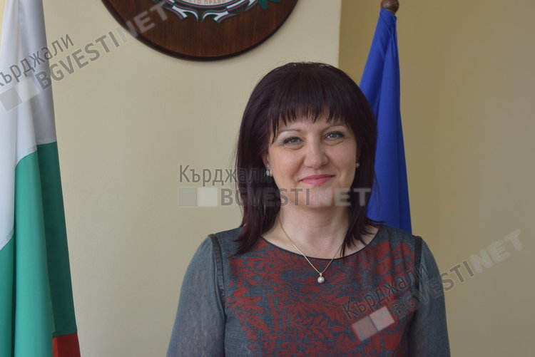 По инициатива на Цвета Караянчева днес в училищата ще се проведе Урок по Конституция
