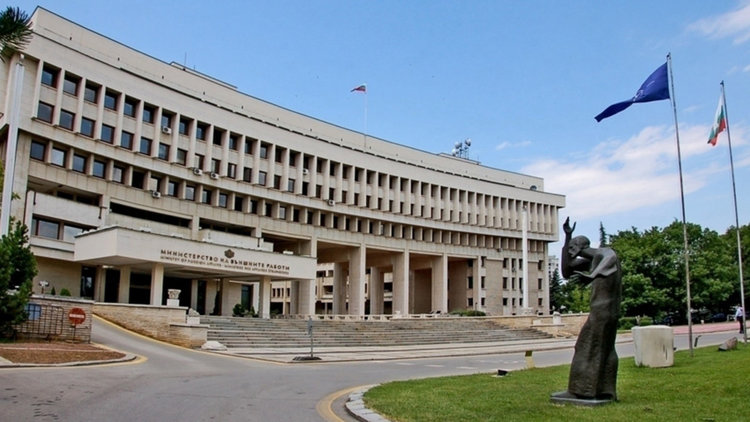 МВнР облекчава консулските услуги за българите в чужбина